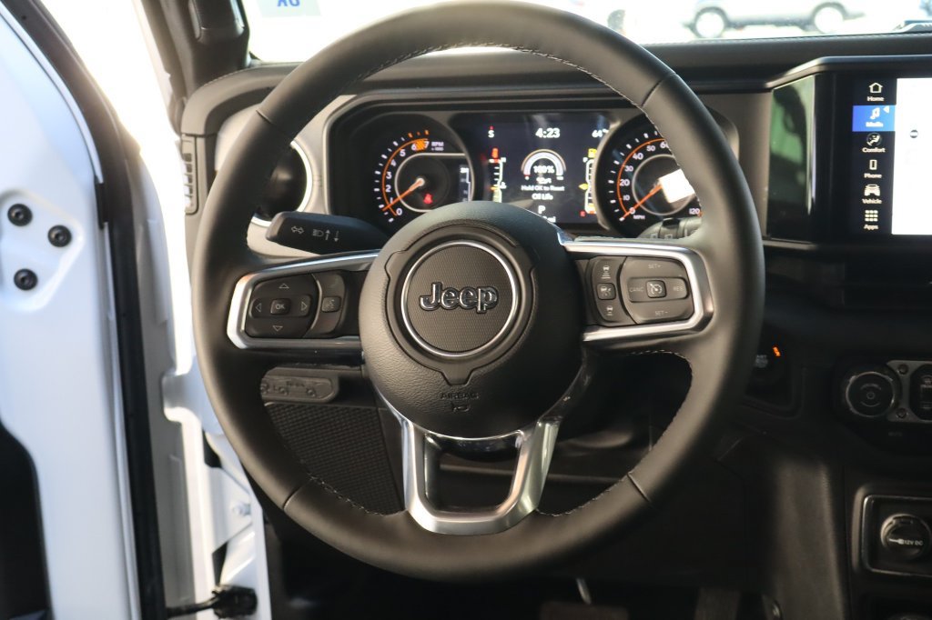 Used 2026 Jeep Wrangler Unlimited Sahara AWD/4WD image 32