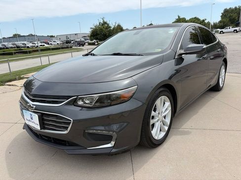 Used 2017 Chevrolet Malibu LT FWD image 4