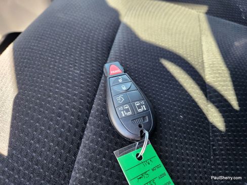 Used 2013 Dodge Grand Caravan SXT w/ Rear Park Assist Pkg image 49