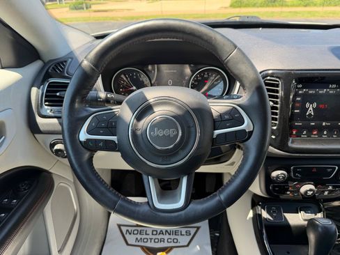 Used 2018 Jeep Compass Limited w/ Navigation Group FWD image 19