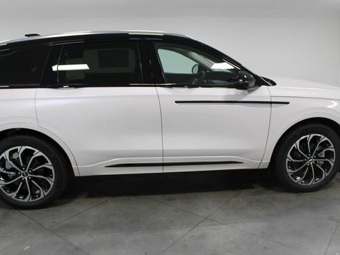 New 2026 Lincoln Nautilus Reserve image 10