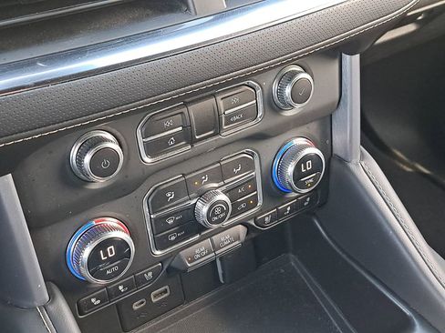 Used 2023 GMC Yukon SLT image 25