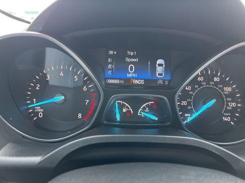 Used 2018 Ford Escape SE w/ SE Sport Appearance Package image 39