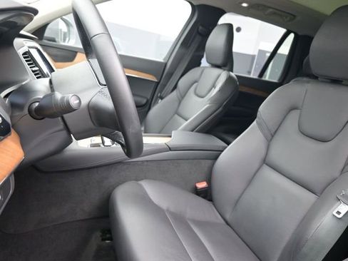 Used 2024 Volvo XC90 B6 Plus w/ Protection Package image 9