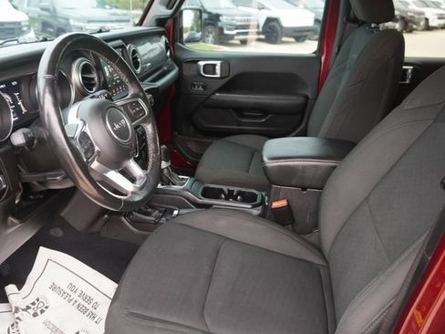 Used 2022 Jeep Wrangler Unlimited Sahara w/ Cold Weather Group AWD/4WD image 18