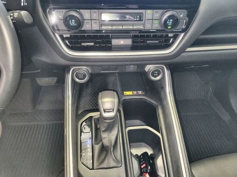 Used 2025 Toyota Grand Highlander AWD image 19