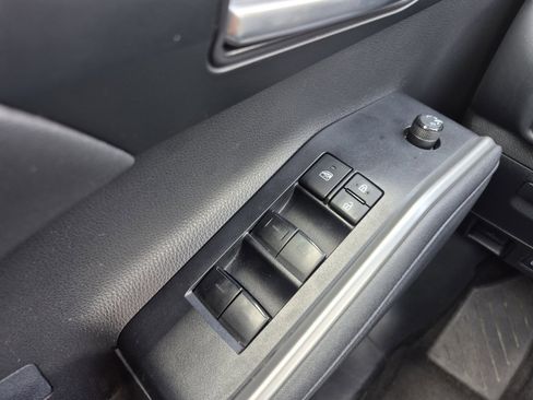 Used 2023 Toyota Highlander XLE image 13