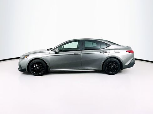 Used 2025 Toyota Camry SE FWD image 4