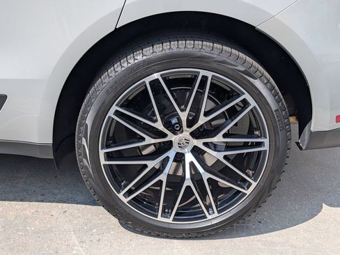 Certified 2026 Porsche Macan AWD/4WD image 31