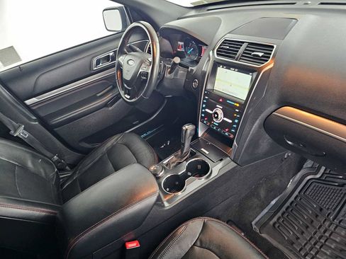 Used 2019 Ford Explorer Sport image 11