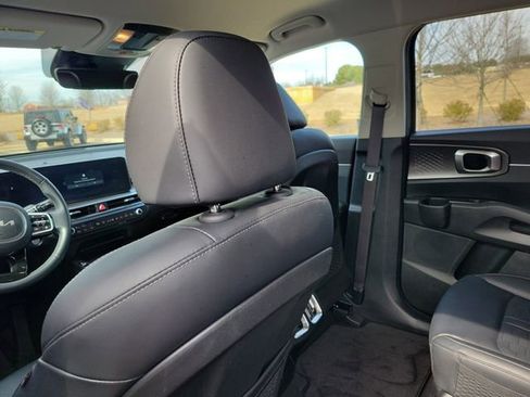 Certified 2025 Kia Sorento EX AWD/4WD image 13
