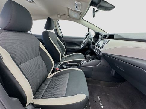 Used 2022 Nissan Versa SV image 18