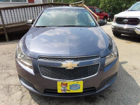Used 2013 Chevrolet Cruze LS FWD image 3