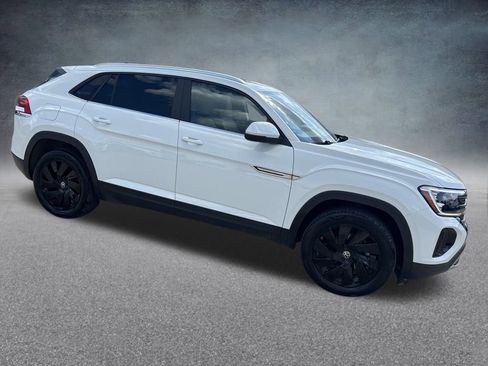 Used 2025 Volkswagen Atlas Cross Sport SE w/ Panoramic Sunroof Package image 8