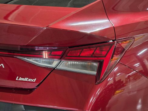 Certified 2024 Hyundai Elantra Limited image 13