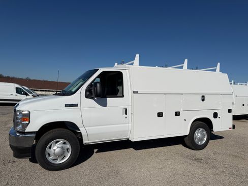 New 2026 Ford E-350 and Econoline 350 Super Duty w/ Power Equipment Group RWD image 6