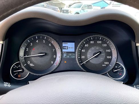 Used 2012 INFINITI M37 w/ Premium Pkg RWD image 29