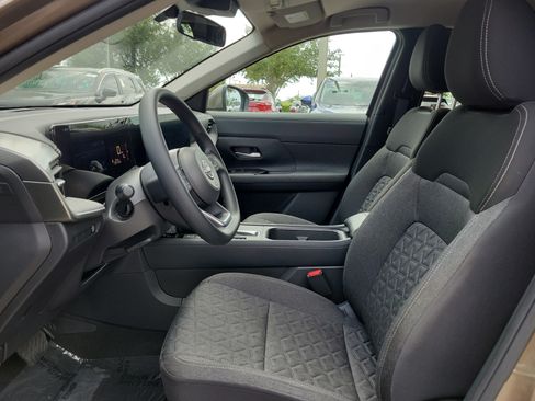 Certified 2025 Nissan Kicks SV FWD image 12