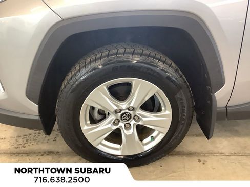 Used 2020 Toyota RAV4 XLE w/ Convenience Package image 11