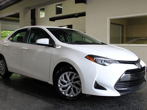 Used 2019 Toyota Corolla LE image 1