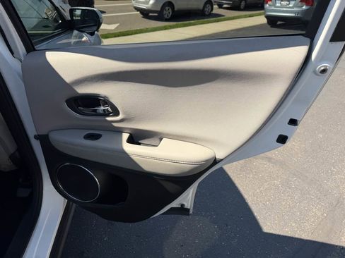 Used 2017 Honda HR-V EX image 17