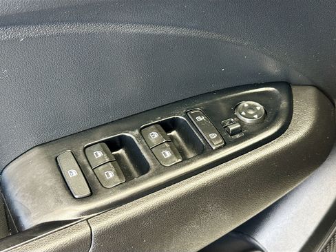 Used 2022 Hyundai Venue SEL image 12