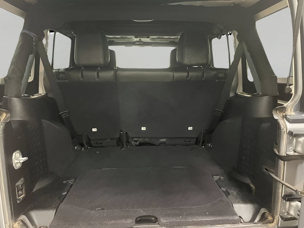 Used 2016 Jeep Wrangler Unlimited Sahara w/ Connectivity Group AWD/4WD image 18