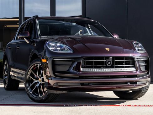 Certified 2026 Porsche Macan AWD/4WD image 6