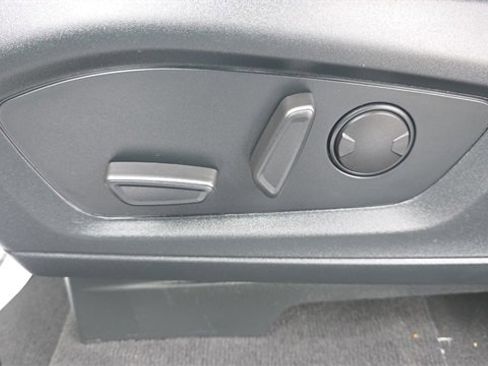 Used 2022 Ford Explorer XLT w/ Equipment Group 202A image 15