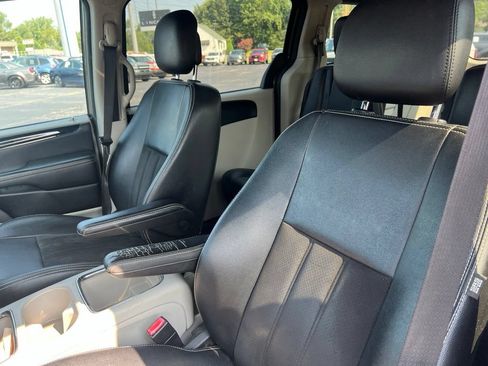 Used 2019 Dodge Grand Caravan SXT FWD image 8