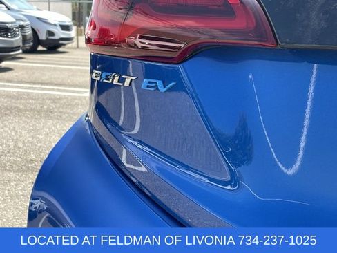 Used 2021 Chevrolet Bolt Premier w/ Infotainment Package FWD image 31