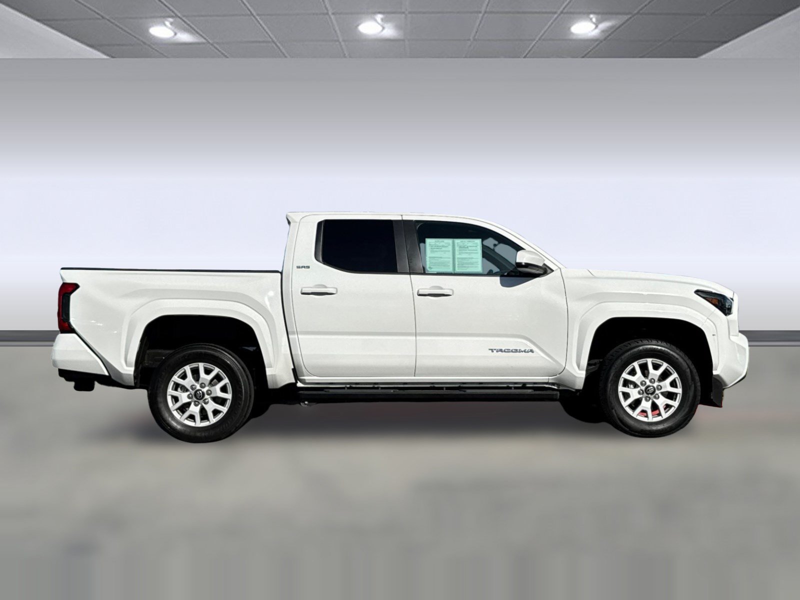 Used 2024 Toyota Tacoma SR5 AWD/4WD image 8