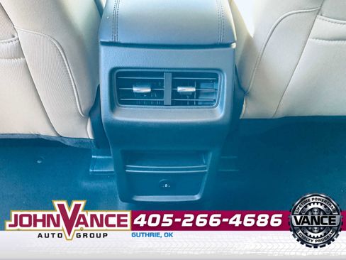 Used 2024 Ford Edge SE w/ Black Appearance Package image 18