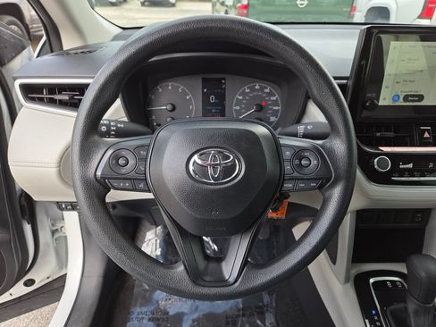 Used 2025 Toyota Corolla Cross L FWD image 32