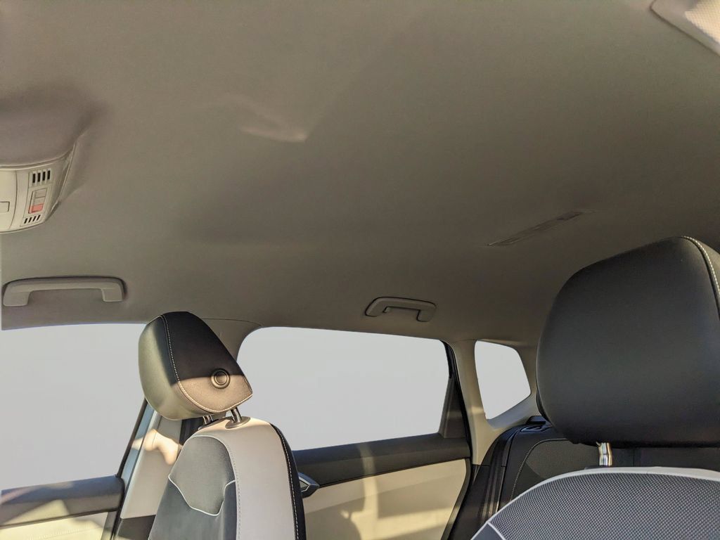 New 2026 Volkswagen Taos SE FWD image 18