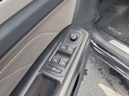 Used 2022 Volkswagen Atlas Cross Sport SEL R-Line AWD/4WD image 14