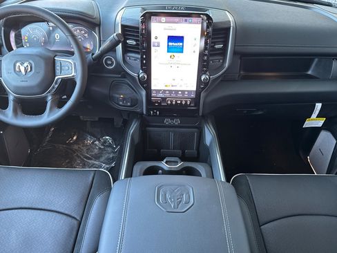 New 2026 RAM 2500 Laramie AWD/4WD image 12