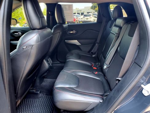 Used 2017 Jeep Cherokee Trailhawk w/ Comfort/Convenience Group image 17