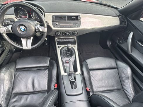 Used 2005 BMW Z4 2.5i image 21