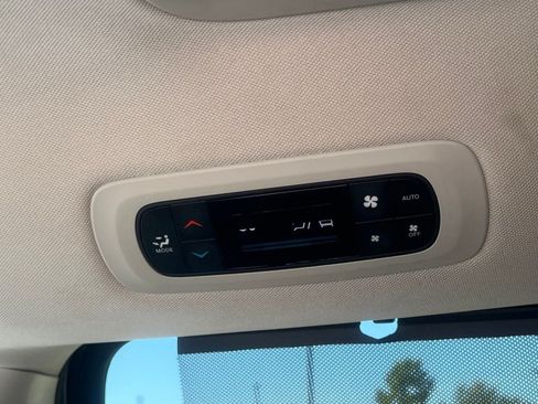 Used 2023 Chrysler Pacifica Touring-L FWD image 20