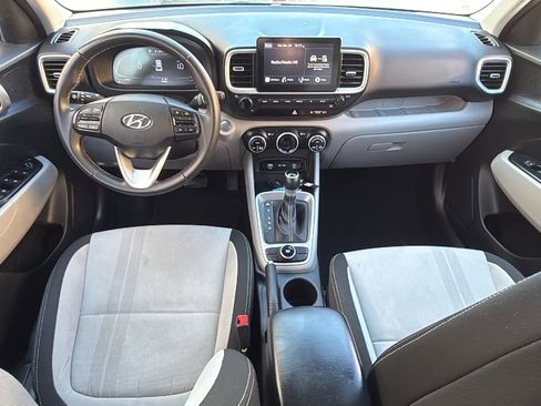 Used 2024 Hyundai Venue SEL image 28