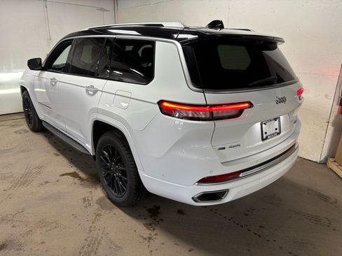 Used 2022 Jeep Grand Cherokee L Summit w/ Advanced Protech Group IV AWD/4WD image 7