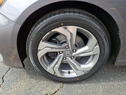 Certified 2019 Honda Accord EX image 28