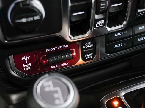 Used 2025 Jeep Gladiator Rubicon w/ Convenience Group image 21