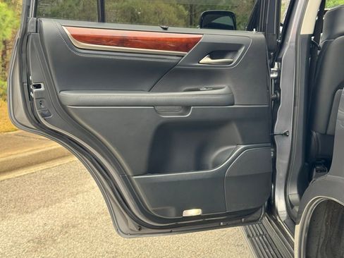Used 2019 Lexus LX 570 4WD image 27
