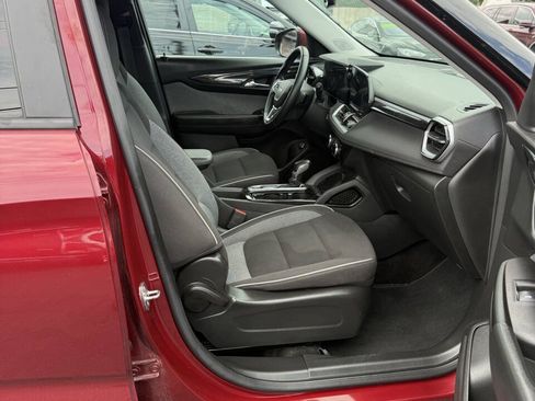 Used 2024 Chevrolet TrailBlazer LT w/ Convenience Package FWD image 15