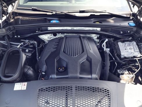 Certified 2024 Porsche Macan AWD/4WD image 26
