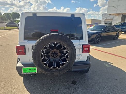 Used 2018 Jeep Wrangler Unlimited Sahara w/ Dual Top Group image 4