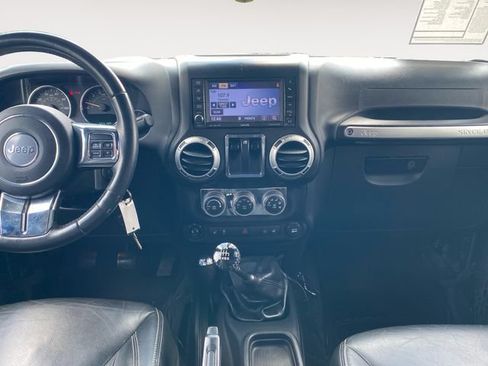 Used 2015 Jeep Wrangler Rubicon w/ Power Convenience Group AWD/4WD image 11