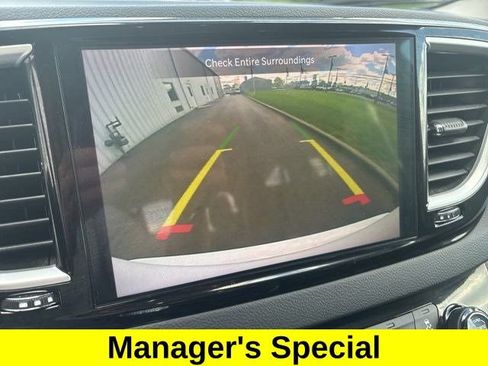 Used 2024 Chrysler Pacifica Touring-L FWD image 22